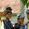 photo: Cute Quartet - Young boys at a cremations grounds react happily to my camera in Ubud, Bali (ARCHIVED PHOTO on the weekends - originally photographed 2006/10/19).